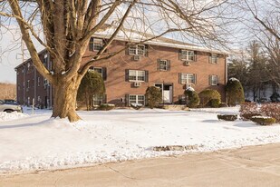 96 Richardson Rd in North Chelmsford, MA - Building Photo