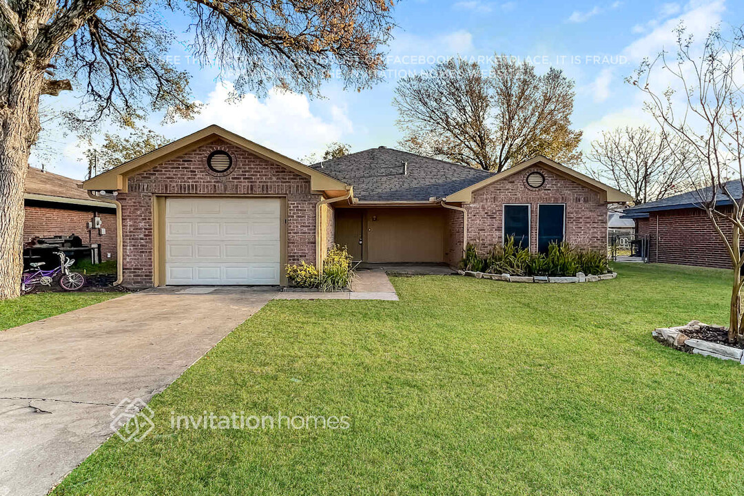 605 E Buffalo St in Forney, TX - Building Photo