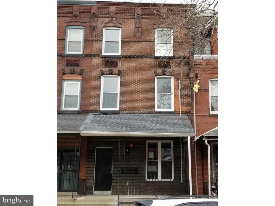 629 N 32nd St in Philadelphia, PA - Building Photo