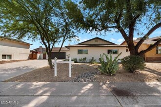 8737 E Rose Ln in Scottsdale, AZ - Building Photo - Building Photo