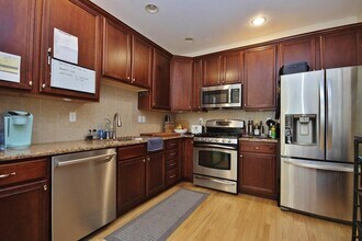 836 Huntington Dr in Fishkill, NY - Building Photo - Building Photo