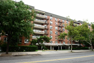 Kingston Court in Flushing, NY - Building Photo - Building Photo