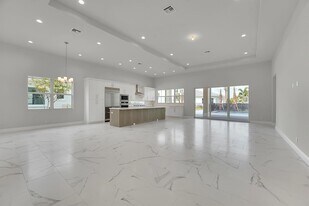 9341 Crestview Cir in Palm Beach Gardens, FL - Building Photo