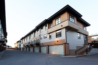 4-204 Aspen Stone Blvd SW in Calgary, AB - Building Photo - Building Photo