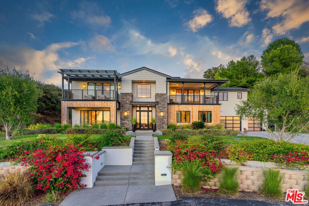 24277 Dry Canyon Cold Creek Rd in Calabasas, CA - Building Photo