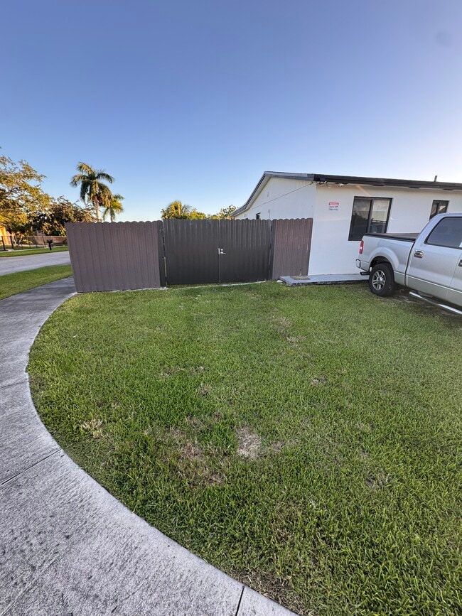 15000 SW 307th St in Homestead, FL - Foto de edificio - Building Photo