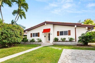 140 Santander Ave in Coral Gables, FL - Building Photo - Building Photo