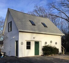 30 Charles St in Putnam, CT - Building Photo