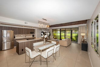 293 Old Meadow Way in Palm Beach Gardens, FL - Building Photo - Building Photo