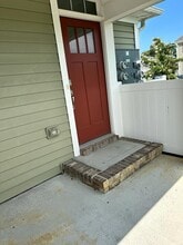 408 Fishers Ct in Hampton, VA - Foto de edificio - Building Photo
