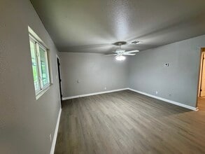 328 Altitude Dr, Unit 6 in San Antonio, TX - Building Photo - Building Photo
