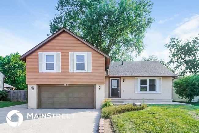 property at 1954 Forest Lake Ct