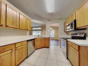 5801 War Admiral Dr in Wesley Chapel, FL - Foto de edificio - Building Photo