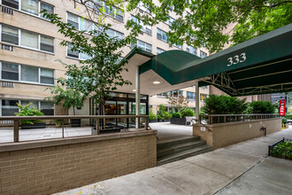 333 E 46th St in New York, NY - Building Photo - Building Photo