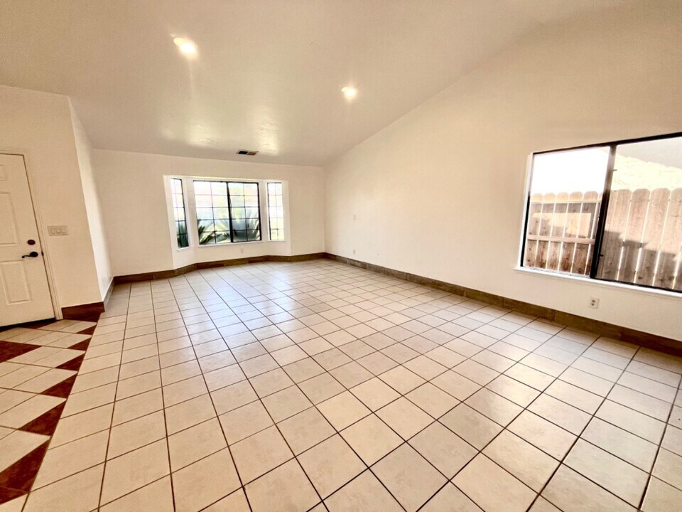 3228 N Hanover Ave in Fresno, CA - Building Photo