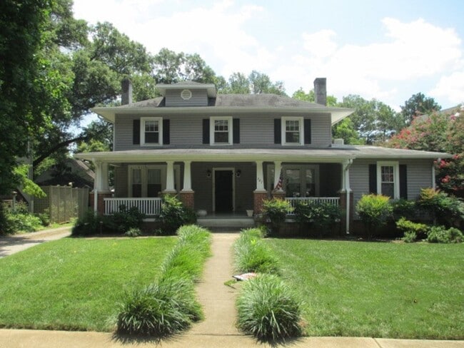 707 W Roanoke Park Dr
