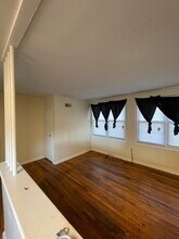4809 Meade St NE, Unit 1 in Washington, DC - Foto de edificio - Building Photo
