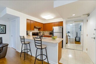 153 Beecroft Rd in Toronto, ON - Building Photo - Building Photo
