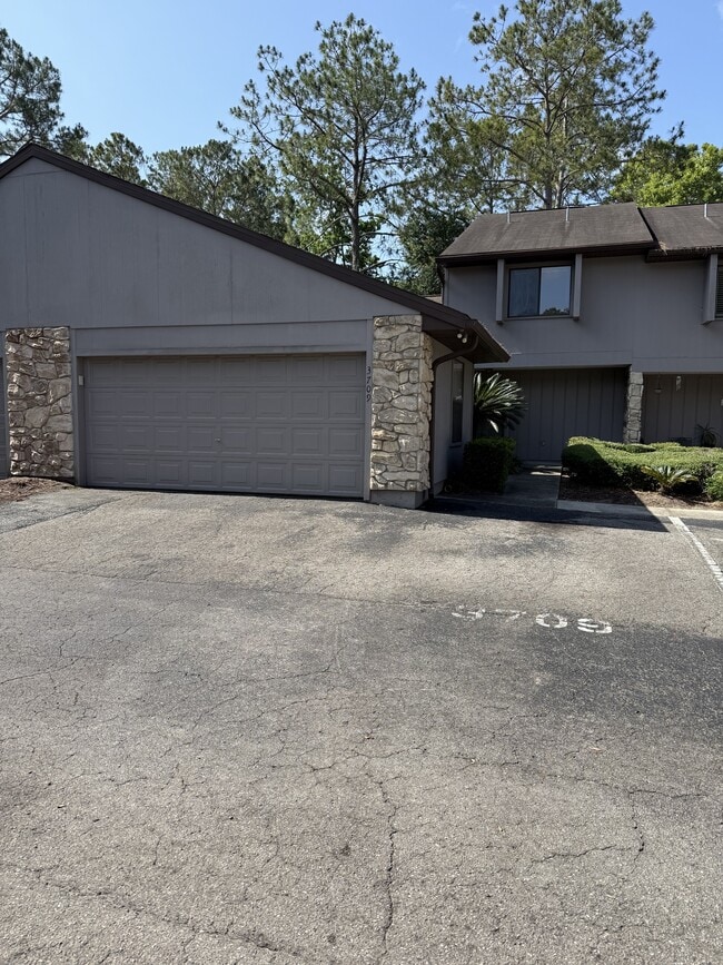 3709 NW 58th Pl in Gainesville, FL - Building Photo - Building Photo