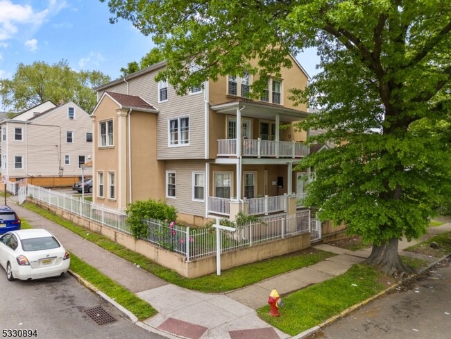 13 Montclair Ave in Paterson, NJ - Building Photo - Building Photo