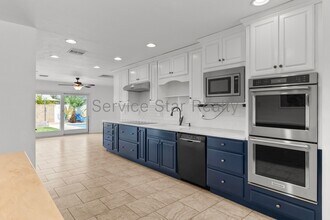 8610 E Oak St in Scottsdale, AZ - Building Photo - Building Photo