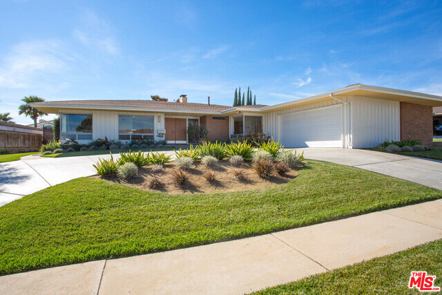 4915 Parkglen Ave in Los Angeles, CA - Building Photo