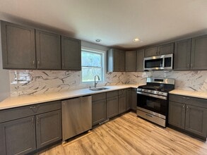 4 Moran Ct in Lawrence, MA - Building Photo - Building Photo