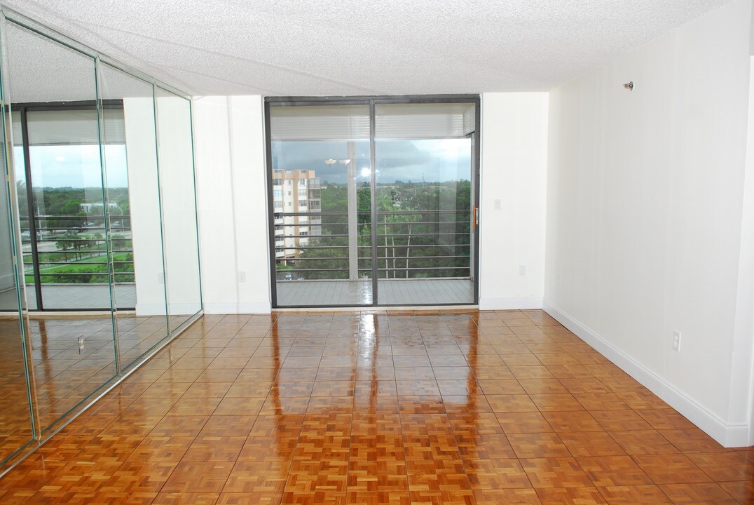 1300 St Charles Pl in Pembroke Pines, FL - Building Photo