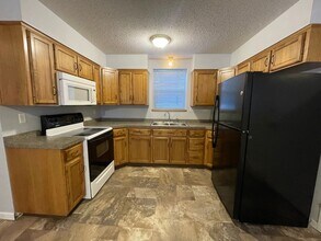 378 8th St SE in Dickinson, ND - Building Photo - Building Photo
