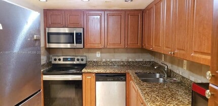 16710 NE 9th Ave in North Miami Beach, FL - Building Photo - Building Photo