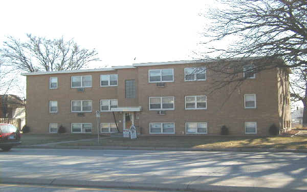 Larpenteur Apartments in St. Paul, MN - Building Photo - Building Photo