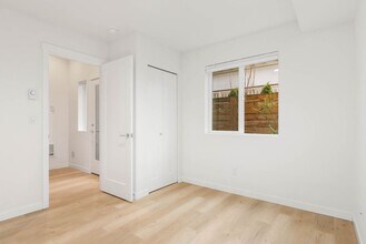 18514 Meridian Ave N in Shoreline, WA - Building Photo - Building Photo