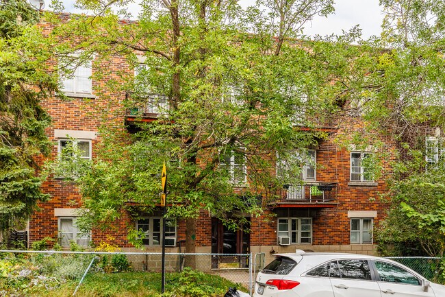 2225 De Hampton Av in Montréal, QC - Building Photo - Building Photo