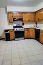 76 Central Ave, Unit 3 in Ridgefield Park, NJ - Building Photo - Building Photo