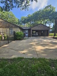 1720 Lake Shore Dr in Fort Worth, TX - Building Photo - Building Photo