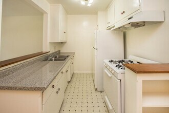 145 N La Peer Dr in West Hollywood, CA - Building Photo - Building Photo