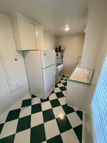 126 S Wetherly Dr in Los Angeles, CA - Building Photo
