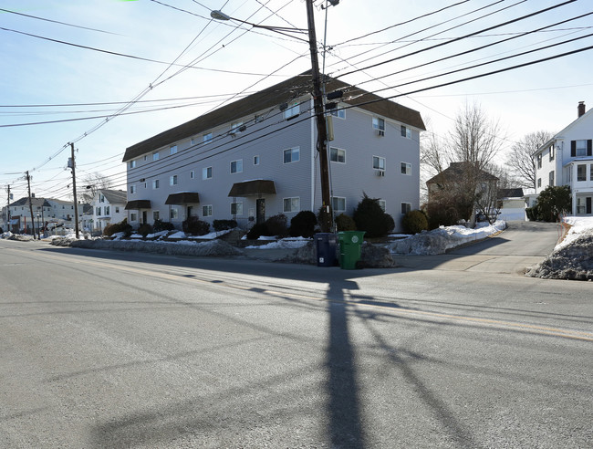 304-308 California St in Newton, MA - Foto de edificio - Building Photo