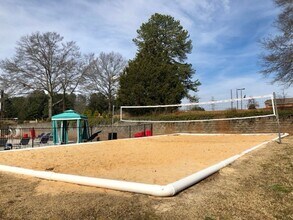 102 University Village Dr in Central, SC - Foto de edificio - Building Photo