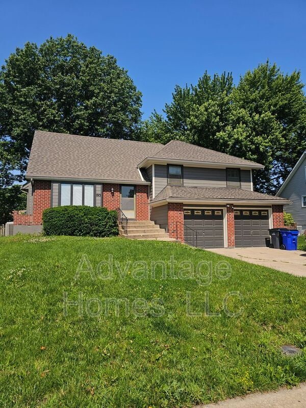 property at 1913 S Lennox Dr