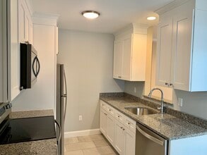 226 Main St, Unit 2 in North Andover, MA - Foto de edificio - Building Photo