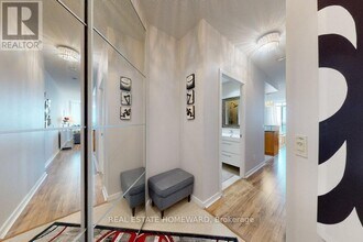 218 Queens Quay W in Toronto, ON - Building Photo - Building Photo