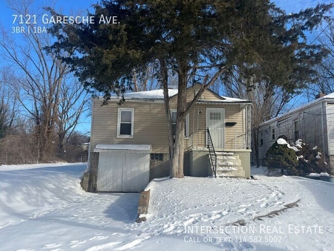 7121 Garesche Ave in Jennings, MO - Building Photo - Building Photo