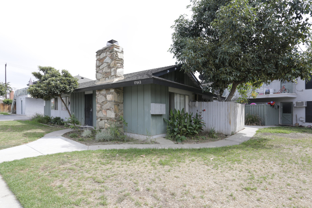 Domus Villas in Tustin, CA - Building Photo