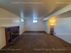 242 Gladstone St, Unit 242.5 in Idaho Falls, ID - Foto de edificio - Building Photo