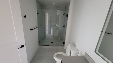 2385 NE 187th St, Unit S2 in Miami, FL - Foto de edificio - Building Photo