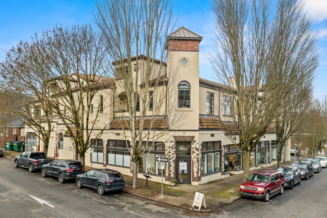 2611 NW Upshur St, Unit 207 in Portland, OR - Foto de edificio
