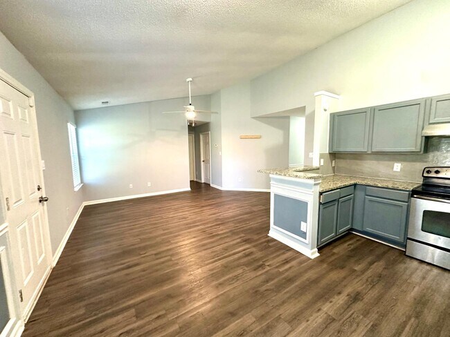 8200 Reames Rd in Charlotte, NC - Building Photo - Building Photo