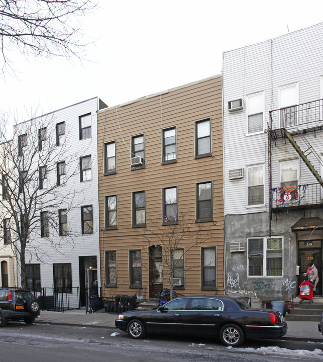 220 Suydam St in Brooklyn, NY - Building Photo