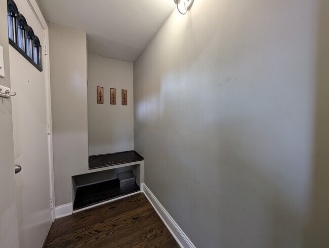 1911 W Addison St, Unit 1 in Chicago, IL - Foto de edificio - Building Photo